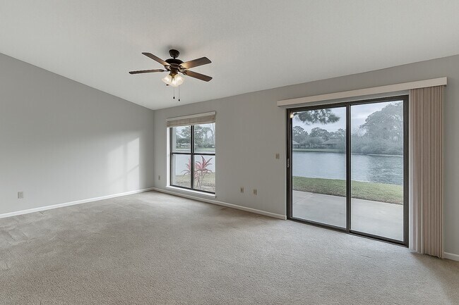 Foto del edificio - 2458 Lorraine Ct S
