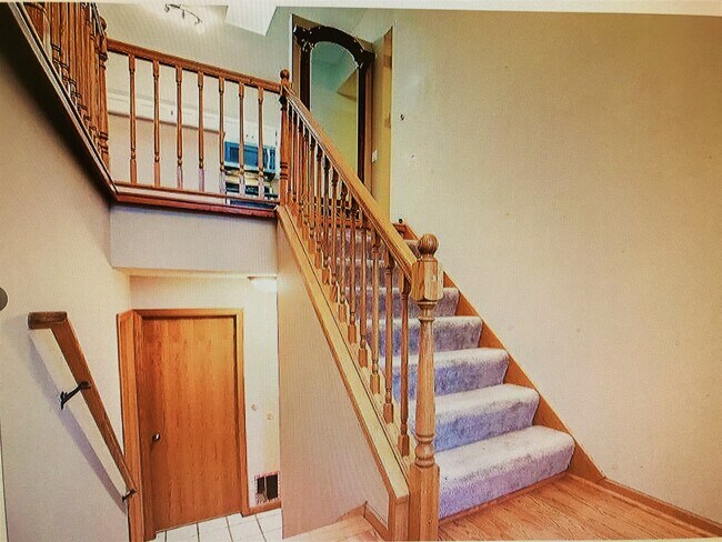 Entry - 4313 Clemson Cir