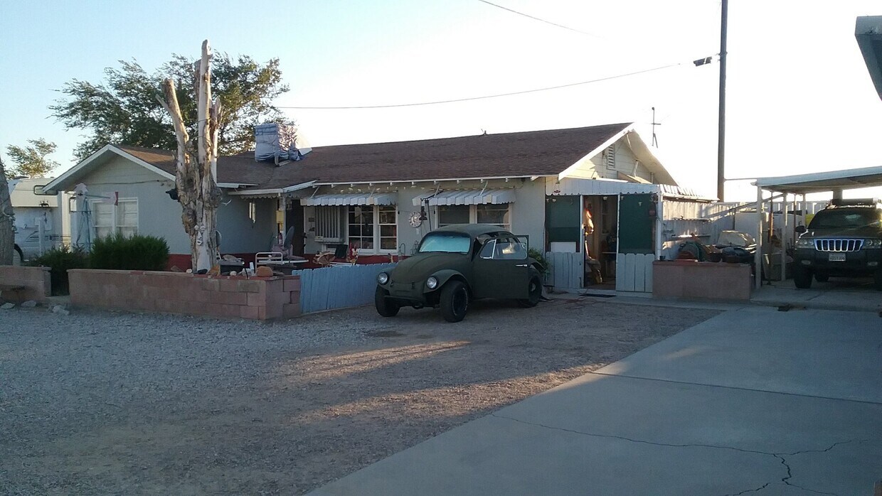 Foto del edificio - 17669 Frontage Rd