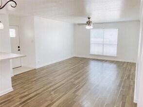Building Photo - 14555 Wunderlich Dr