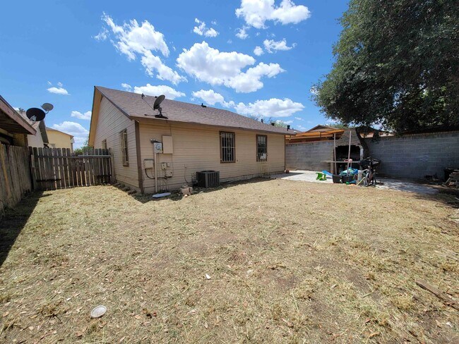 Building Photo - 503 Cimarron Dr
