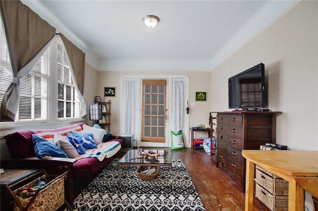 Building Photo - 5909 Tchoupitoulas St