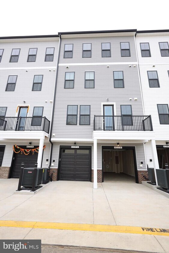 43218 Farringdon Sq, Ashburn, VA 20148 Townhouse for Rent in Ashburn