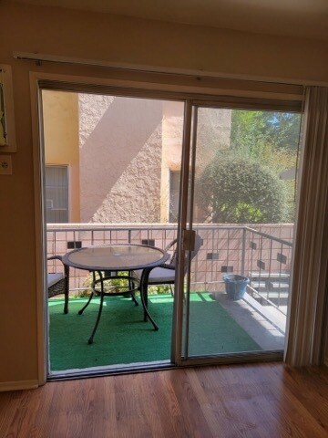 Foto del edificio - 1461 S Canfield Ave