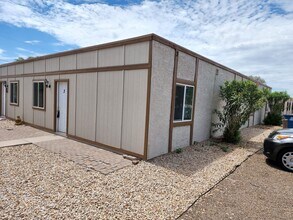 Building Photo - 499 E Navajo Ave