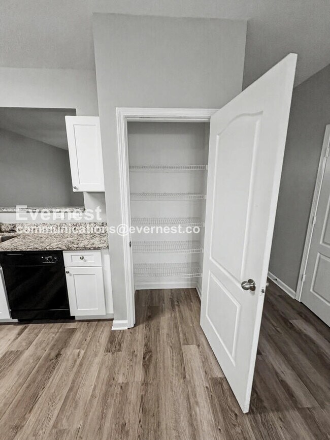 Foto del edificio - 8609 Thomas Ln