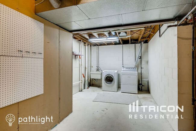 Building Photo - 8675 Westwind Cir