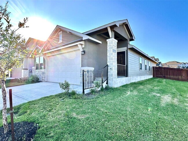 Building Photo - 200 Greenway Dr