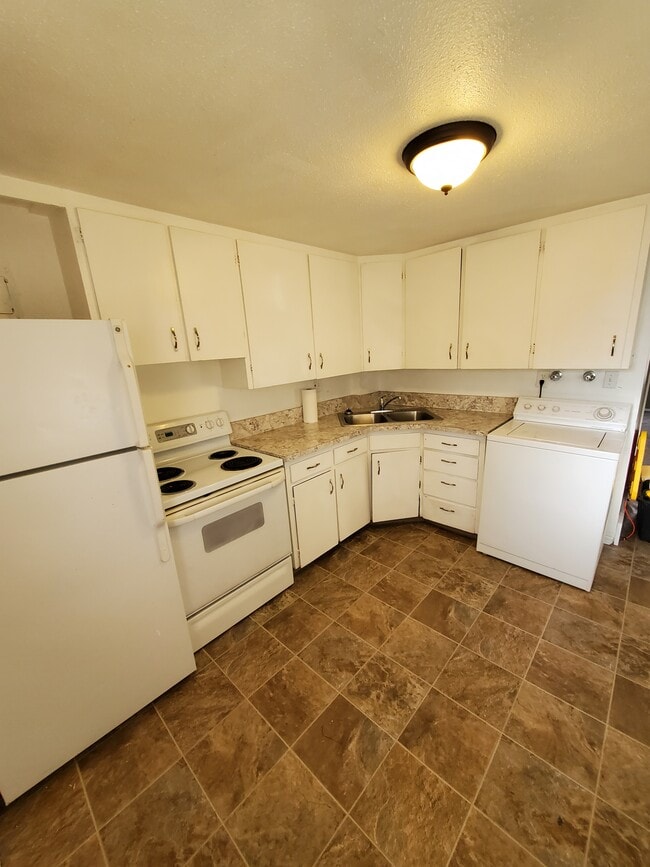 Building Photo - 311 -313 16th Ave Ct