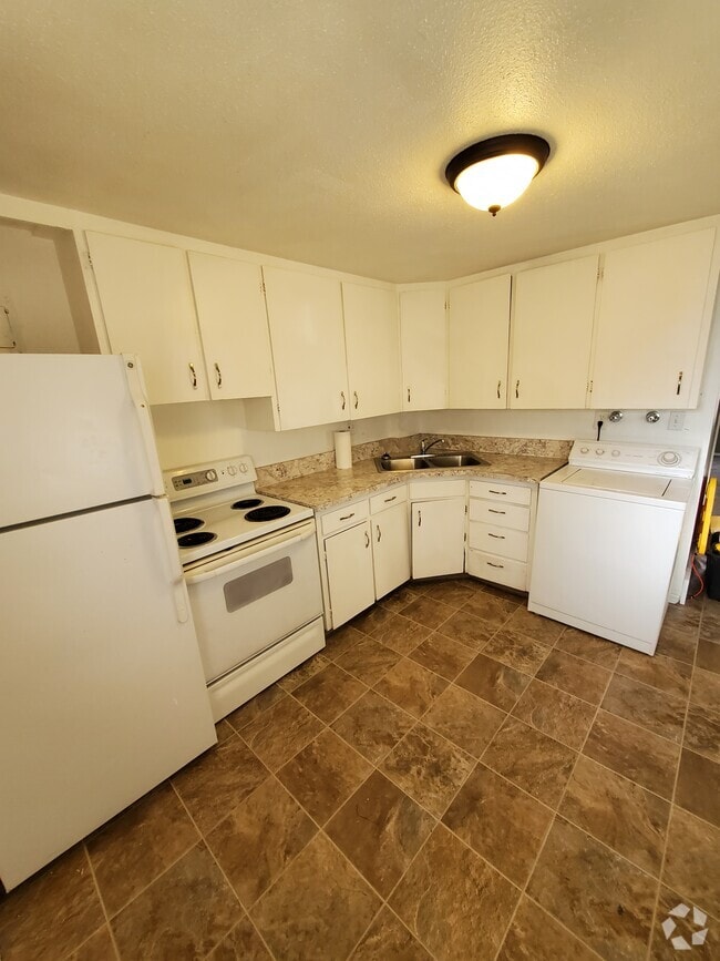 Building Photo - 311 -313 16th Ave Ct