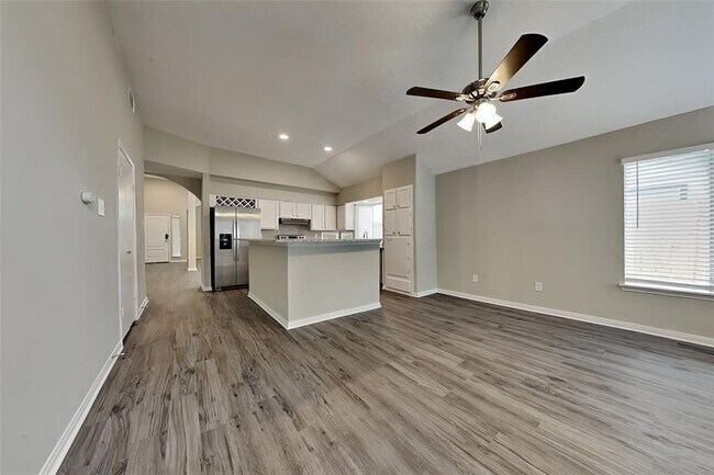 Building Photo - 8635 Spring Green Dr