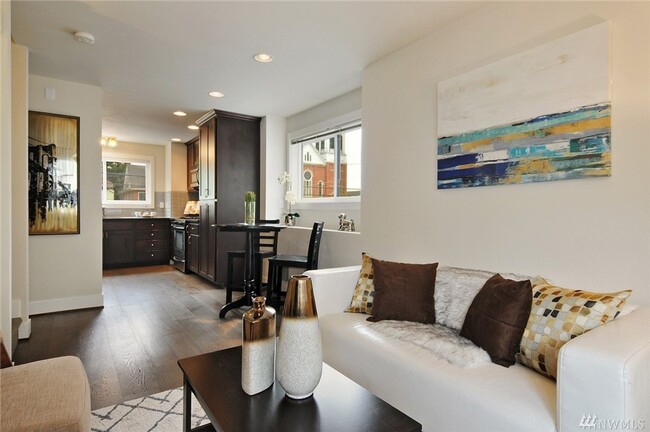 Foto del edificio - Large Private Townhome