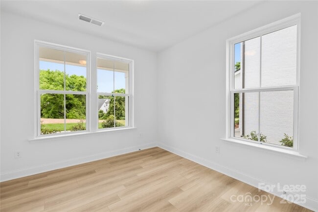 Building Photo - 5018 Layman Dr