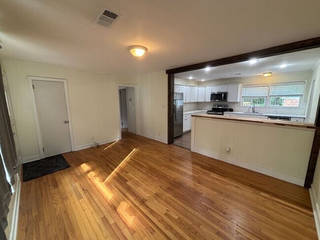 Foto del edificio - 816 Savage Rd