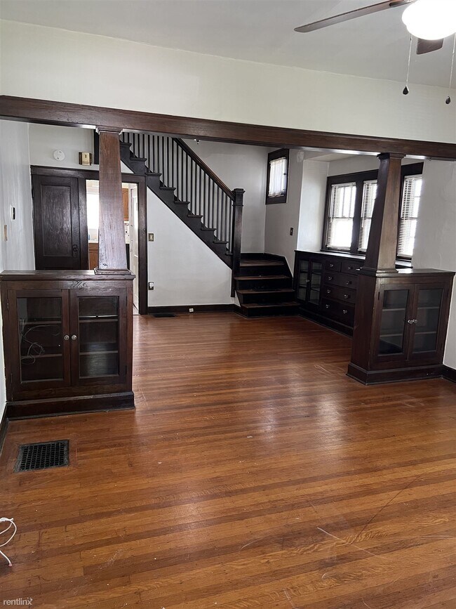 Building Photo - 3 br, 1.5 bath Duplex - 322 North Layman A...