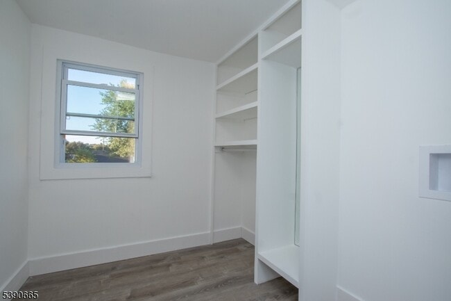 Building Photo - 84 E Clifton Ave