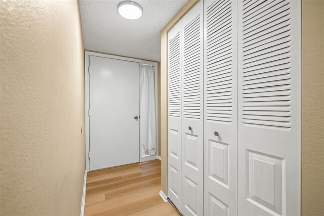 Building Photo - 125 Woodlake Wynde