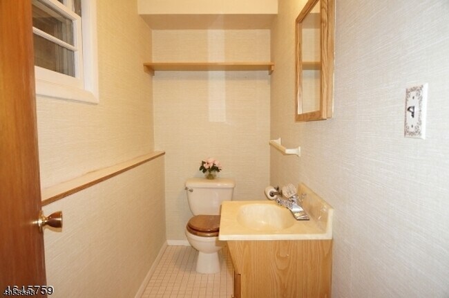 Foto del edificio - 12 Oxford Dr