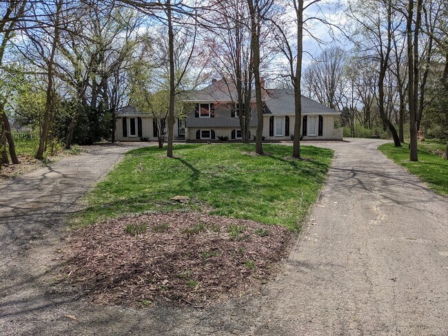 Building Photo - 24461 Boulevard de John