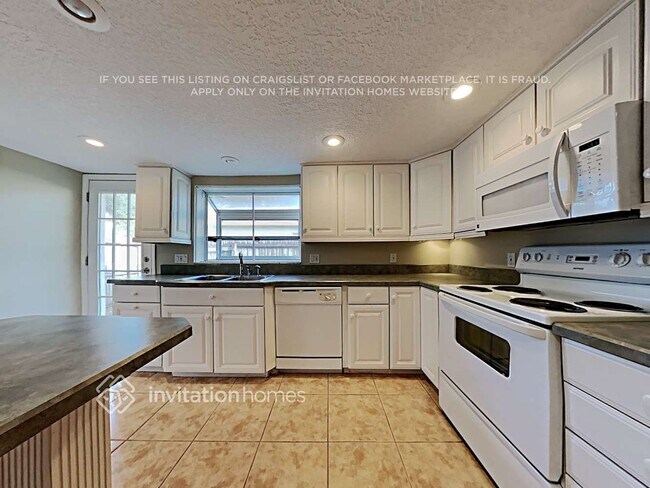 Building Photo - 2464 Carolton Rd