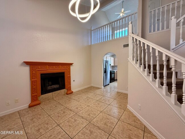 Building Photo - 7404 Luz De Lumbre Ave