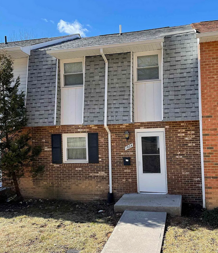 Foto principal - Large and Spacious Townhome
