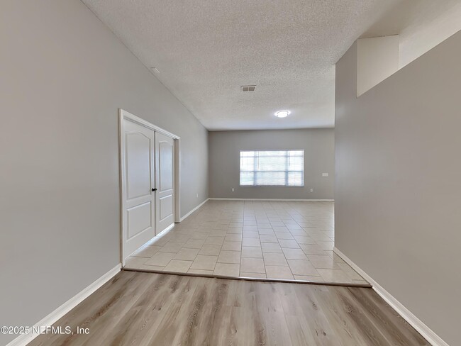 Foto del edificio - 250 Parkview Dr