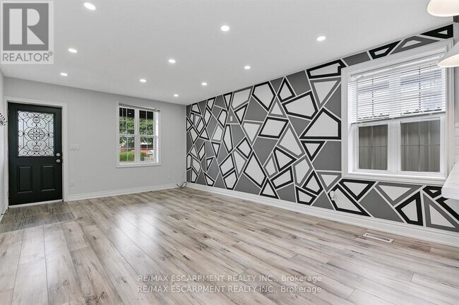 Photo du bâtiment - 54 Craigmiller Ave