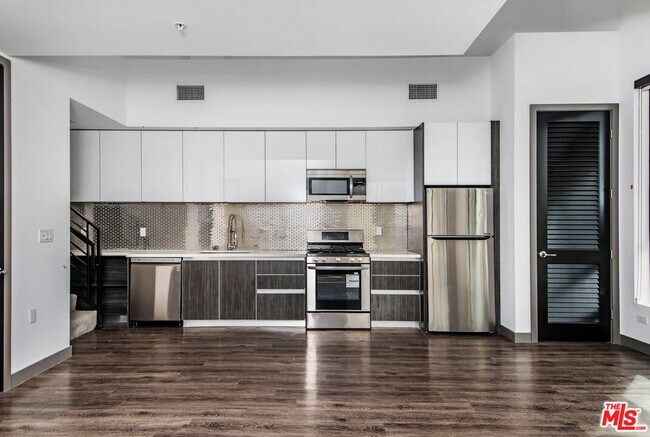 Building Photo - 644 Normandie Ave