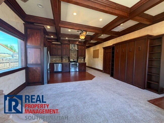 Building Photo - Luxury One-Bedroom Casita