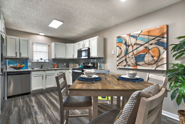 Building Photo - The Palm on SPID