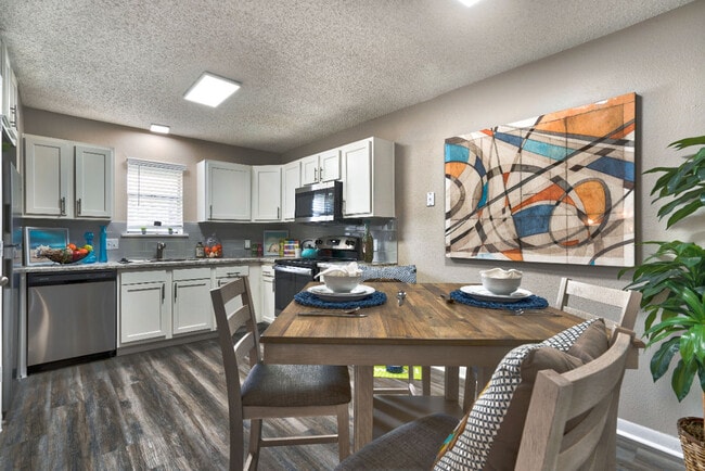 Building Photo - The Palm on SPID