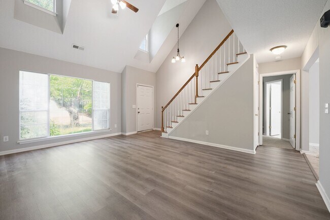 Foto del edificio - Newly renovated 3Bd 2.5bath SFH in Chadbury Concord