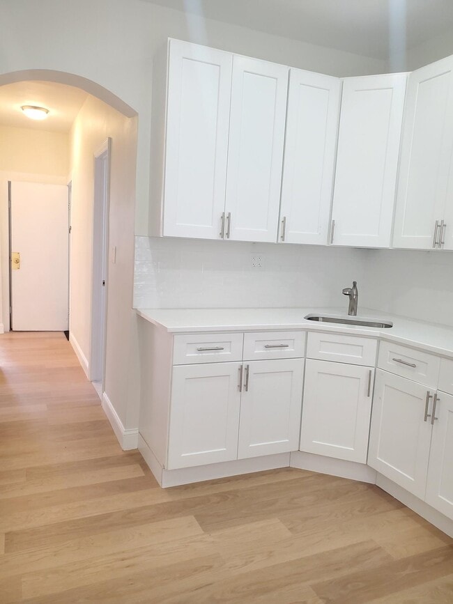 Foto del edificio - 376 Van Nostrand Ave