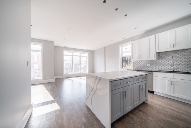 Foto del edificio - 556 W 18th St