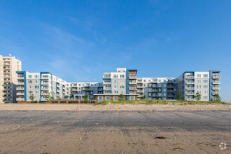Building Photo - Beach House Apartments