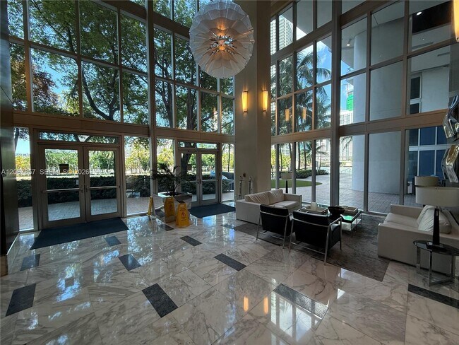 Foto del edificio - 185 SW 7th St