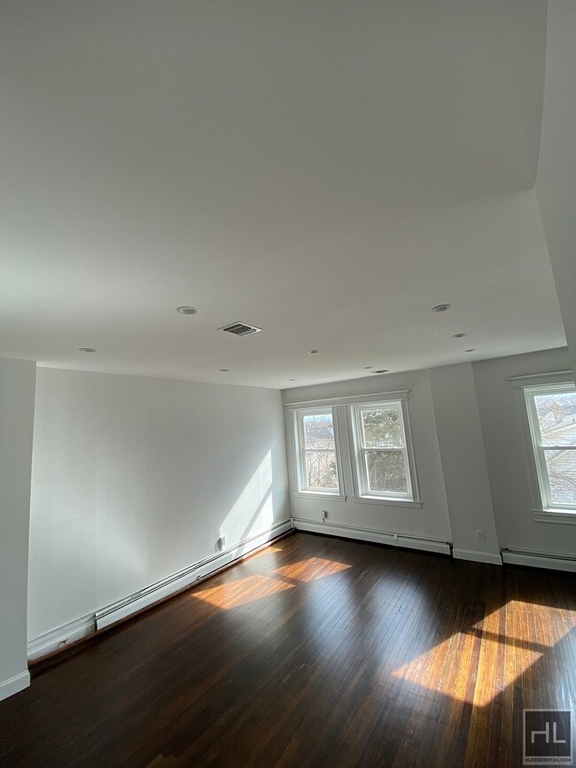 Foto del edificio - Beautiful 3 BD @ Richmond Road / Staten Is...