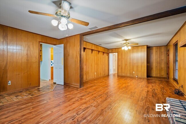 Foto del edificio - 7300 Cypress Ave