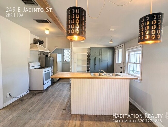 Foto del edificio - 249 E Jacinto St