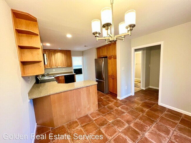 Building Photo - 3 br, 2.5 bath House - 1935 Winterport Clu...