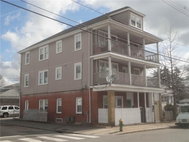 Building Photo - 707 Douglas Ave