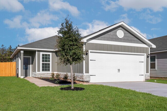 Building Photo - 15615 Plum Brk Dr
