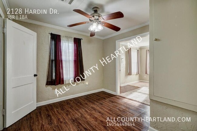 Foto del edificio - 2128 Hardin Dr