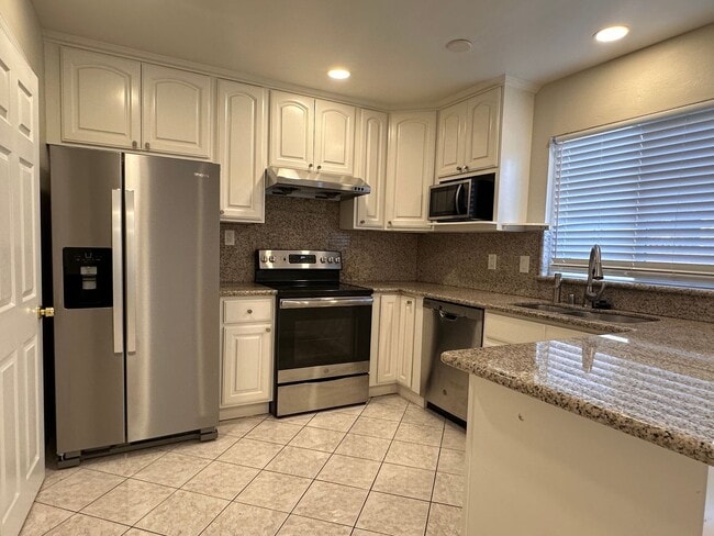 Building Photo - 27755 Del Norte Ct