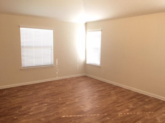 Foto del edificio - 704 South Ella Creek Drive