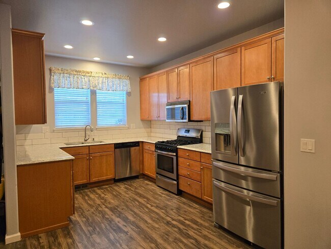 Building Photo - Gorgeous Mount Vernon Home 4 Beds 3.5 Bath...