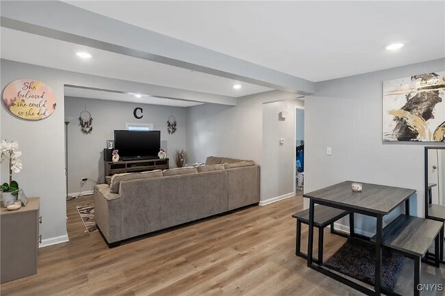 Foto del edificio - 1012 Willis Ave