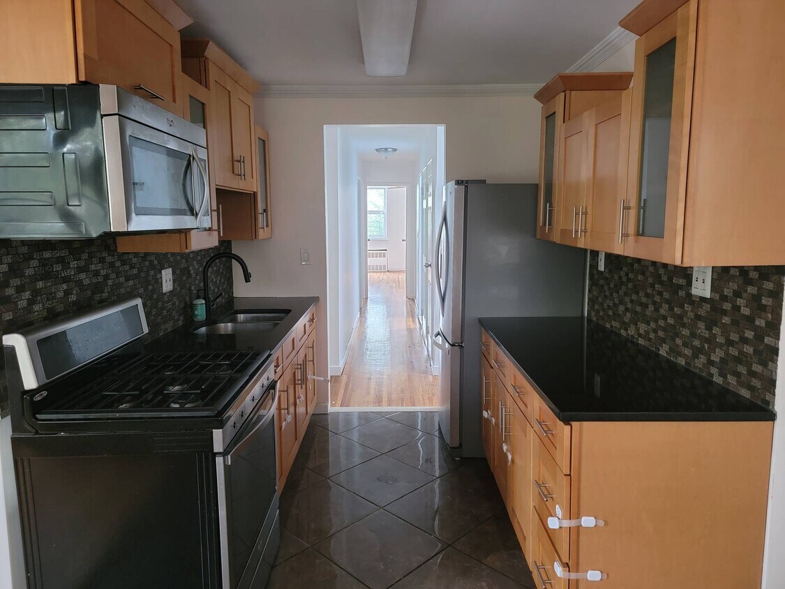 Primary Photo - 1119 E 59th St