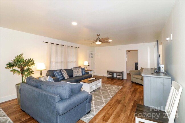 Foto del edificio - 3224 Reid Ave